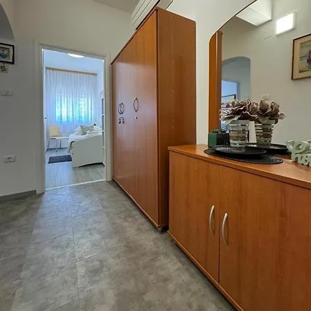 Апартаменты With Parking Space Basanija, Umag - 27213 *